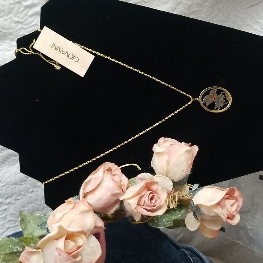 Vintage 70s Giovanni Damasce Daisy & Butterfly Oval Pendant & 18" Goldtone Chain